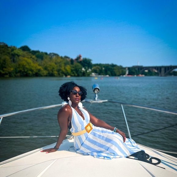 Meet your Posher, Charisse - Picture 3 of 4